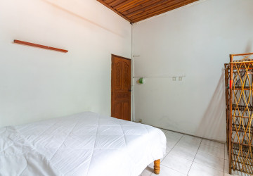 4 Bedroom Villa For Rent - Beoung Trabek, Phnom Penh thumbnail