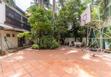 4 Bedroom Villa For Rent - Beoung Trabek, Phnom Penh thumbnail