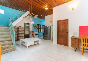 4 Bedroom Villa For Rent - Beoung Trabek, Phnom Penh thumbnail