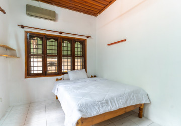 4 Bedroom Villa For Rent - Beoung Trabek, Phnom Penh thumbnail