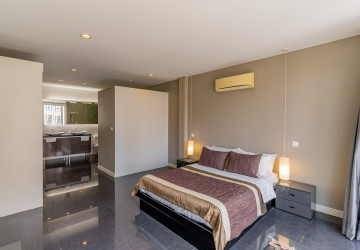 Dulex 3 Bedroom Serviced Penthouse For Rent - Tonle Bassac, Phnom Penh thumbnail