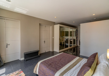 Dulex 3 Bedroom Serviced Penthouse For Rent - Tonle Bassac, Phnom Penh thumbnail