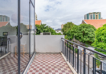 Renovated 1 Bedroom Loft Apartment For Rent - BKK1, Phnom Penh thumbnail
