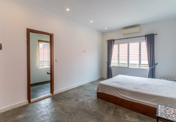 3 Bedroom  Apartment For Rent - Tonle Bassac, Phnom Penh thumbnail