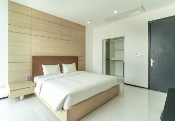 2 Bedroom Serviced Apartment For Rent - Chaktumok, Phnom Penh thumbnail