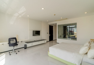 2 Bedroom Serviced Apartment For Rent - Chaktumok, Phnom Penh thumbnail