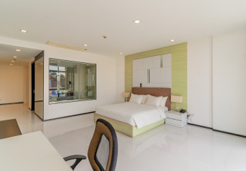 2 Bedroom Serviced Apartment For Rent - Chaktumok, Phnom Penh thumbnail