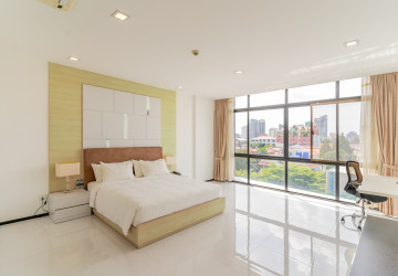 2 Bedroom Serviced Apartment For Rent - Chaktumok, Phnom Penh thumbnail