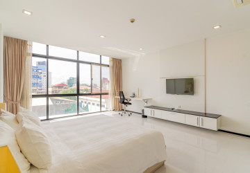 2 Bedroom Serviced Apartment For Rent - Chaktumok, Phnom Penh thumbnail