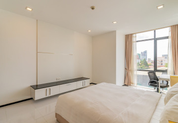 2 Bedroom Serviced Apartment For Rent - Chaktumok, Phnom Penh thumbnail