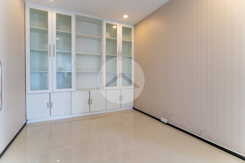 5 Bedroom Duplex Serviced Penthouse For Rent - Beoung Raing, Phnom Penh