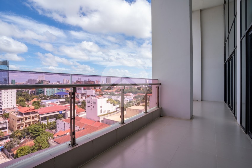 5 Bedroom Duplex Serviced Penthouse For Rent - Beoung Raing, Phnom Penh