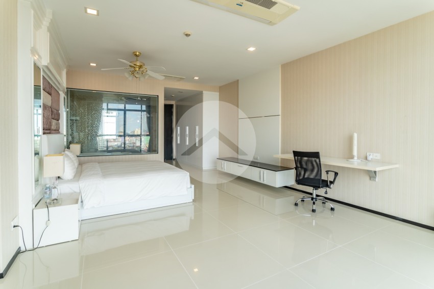 5 Bedroom Duplex Serviced Penthouse For Rent - Beoung Raing, Phnom Penh