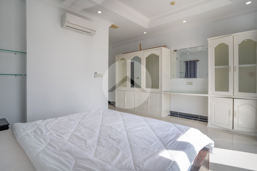 2 Bedroom Serviced Apartment For Rent - Toul Tom Pong 2, Phnom Penh