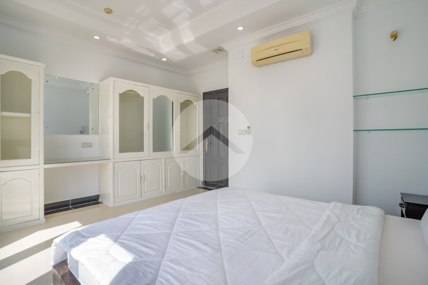 2 Bedroom Serviced Apartment For Rent - Toul Tom Pong 2, Phnom Penh