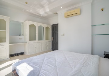 2 Bedroom Serviced Apartment For Rent - Toul Tom Pong 2, Phnom Penh thumbnail