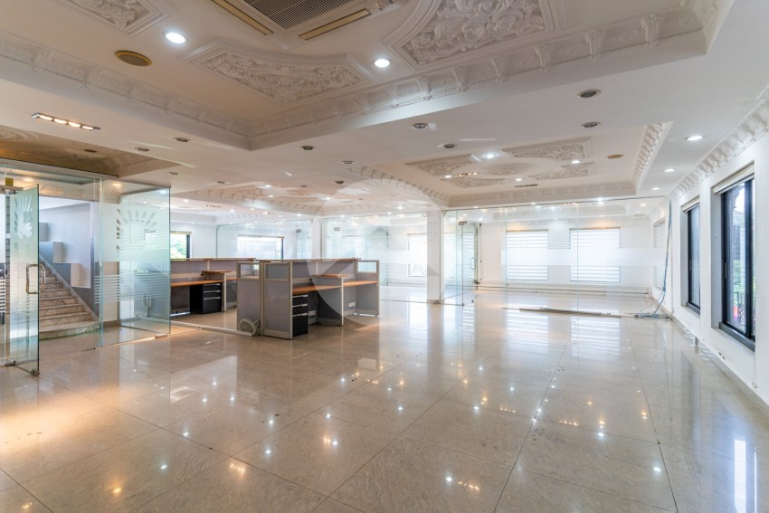 300 Sqm Office Space For Rent - Daun Penh, Chakto Mukh