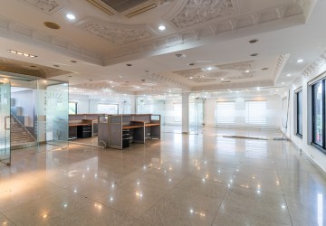 300 Sqm Office Space For Rent - Daun Penh, Chakto Mukh thumbnail