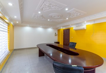 300 Sqm Office Space For Rent - Daun Penh, Chakto Mukh thumbnail