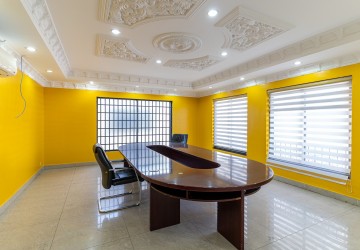 300 Sqm Office Space For Rent - Daun Penh, Chakto Mukh thumbnail