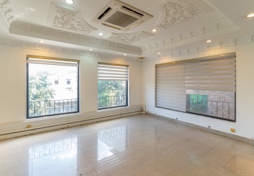 300 Sqm Office Space For Rent - Daun Penh, Chakto Mukh thumbnail