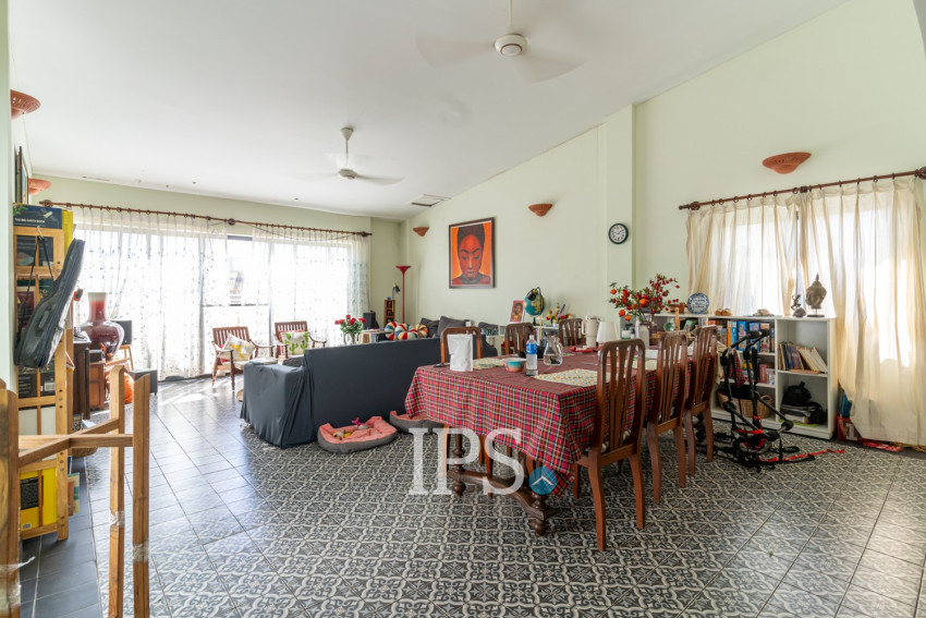 4 Bedroom Apartment For Rent - Tonle Bassac, Phnom Penh