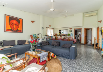 4 Bedroom Apartment For Rent - Tonle Bassac, Phnom Penh thumbnail