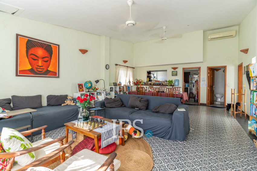 4 Bedroom Apartment For Rent - Tonle Bassac, Phnom Penh