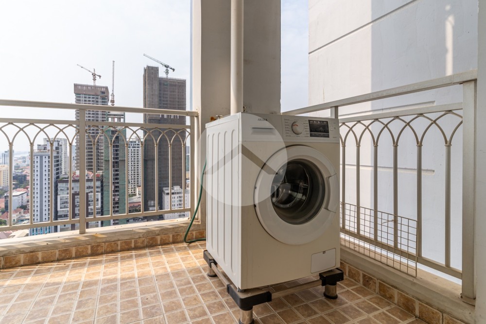 1 Bedroom  Condo For Rent - Decastle Royal, BKK1, Phnom Penh - Image 11