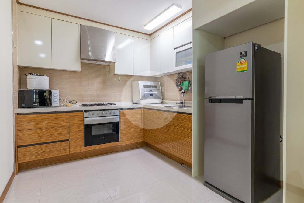1 Bedroom  Condo For Rent - Decastle Royal, BKK1, Phnom Penh - Image 5