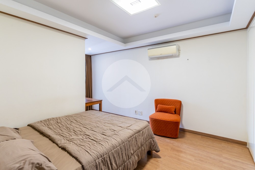 1 Bedroom  Condo For Rent - Decastle Royal, BKK1, Phnom Penh - Image 7