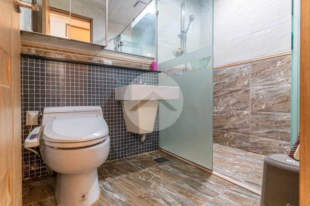 1 Bedroom  Condo For Rent - Decastle Royal, BKK1, Phnom Penh - Image 10