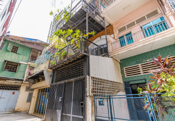 Renovated 2 Bedroom House For Rent - Tonle Bassac, Phnom Penh thumbnail