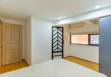 Renovated 2 Bedroom House For Rent - Tonle Bassac, Phnom Penh thumbnail