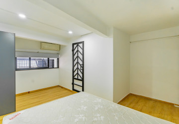 Renovated 2 Bedroom House For Rent - Tonle Bassac, Phnom Penh thumbnail