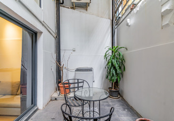 Renovated 2 Bedroom House For Rent - Tonle Bassac, Phnom Penh thumbnail