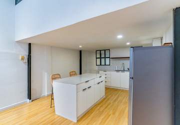 Renovated 2 Bedroom House For Rent - Tonle Bassac, Phnom Penh thumbnail