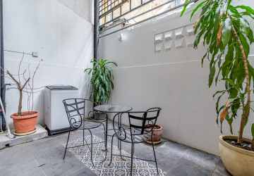 Renovated 2 Bedroom House For Rent - Tonle Bassac, Phnom Penh thumbnail