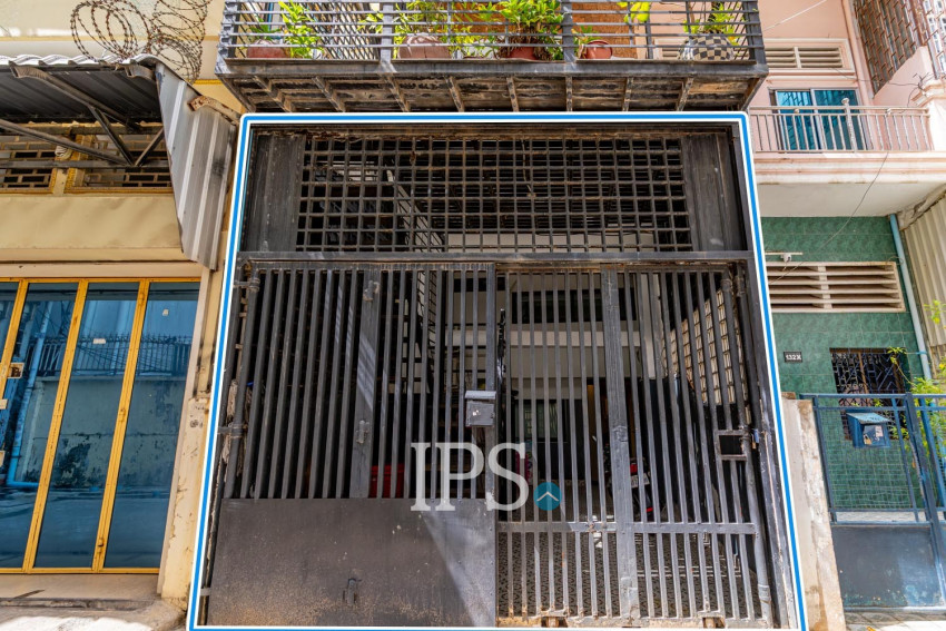 Renovated 2 Bedroom House For Rent - Tonle Bassac, Phnom Penh