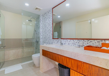 3 Bedroom Serviced Penthouse For Rent - Wat Phnom, Phnom Penh thumbnail