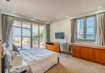3 Bedroom Serviced Penthouse For Rent - Wat Phnom, Phnom Penh thumbnail