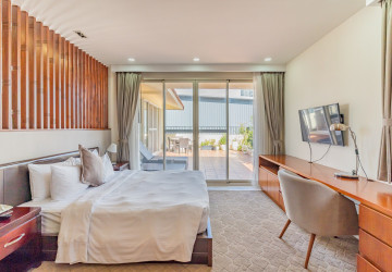 3 Bedroom Serviced Penthouse For Rent - Wat Phnom, Phnom Penh thumbnail