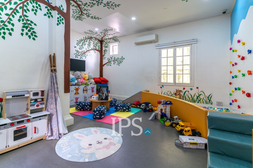 3 Bedroom Serviced Penthouse For Rent - Wat Phnom, Phnom Penh