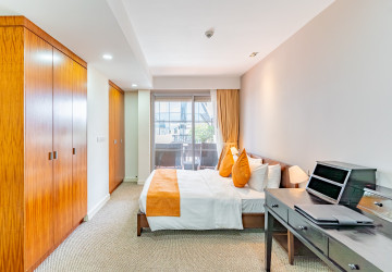 3 Bedroom Serviced Penthouse For Rent - Wat Phnom, Phnom Penh thumbnail