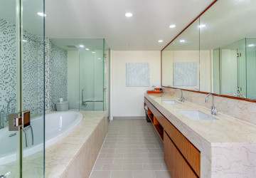 3 Bedroom Serviced Penthouse For Rent - Wat Phnom, Phnom Penh thumbnail