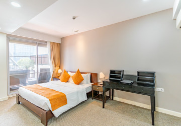 3 Bedroom Serviced Penthouse For Rent - Wat Phnom, Phnom Penh thumbnail