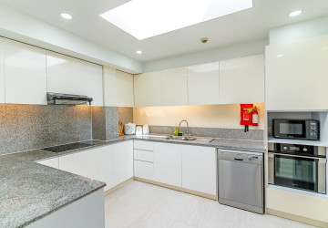 3 Bedroom Serviced Penthouse For Rent - Wat Phnom, Phnom Penh thumbnail