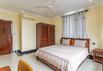 3 Bedroom Serviced Apartment For Rent - Tonle Bassac, Phnom Penh thumbnail