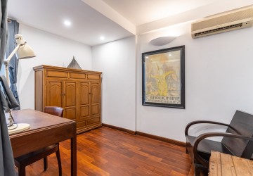 Renovated 3 Bedroom Apartment For Rent - Riverside, Phnom Penh thumbnail