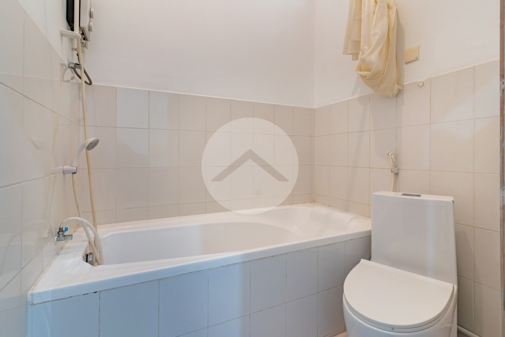 Renovated 3 Bedroom Apartment For Rent - Wat Phnom, Phnom Penh - Image 18